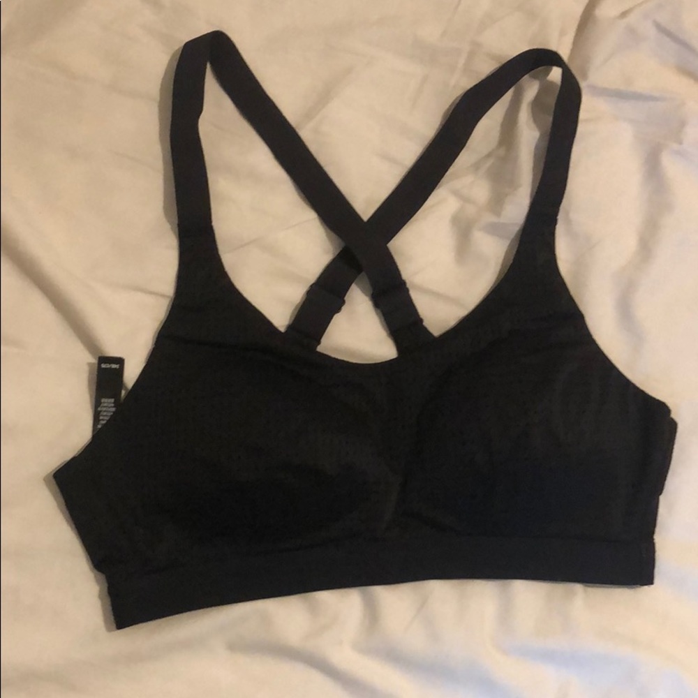 5/$20 EUC black mesh Victoria sport cross back bra